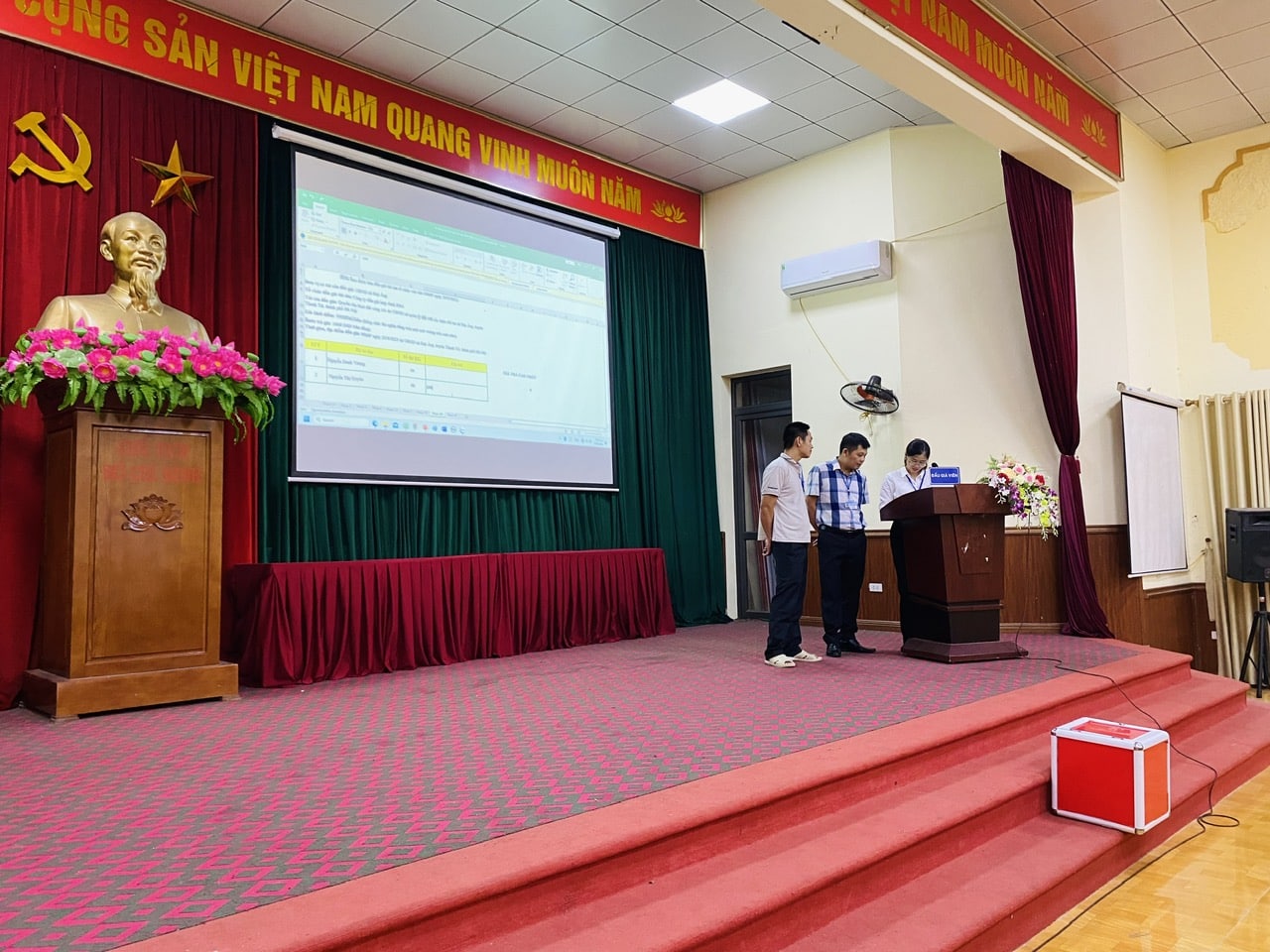 Công ty đấu giá hợp danh đấu giá thành công 09 thửa đất tại UBND xã Đại Áng chênh 1.241.569.000 đồng so với giá khởi điểm 1 z4787956619627 e81648c3424d9d4580e3785b4ace7add