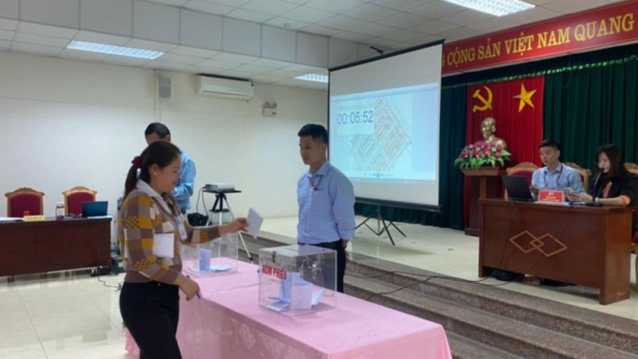 Mê Linh dấu giá thành công 4 thửa dất thu về ngân sách gần 10 tỷ dồng